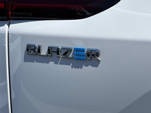 Used 2024 Chevrolet Blazer EV LT AWD/4WD image 46