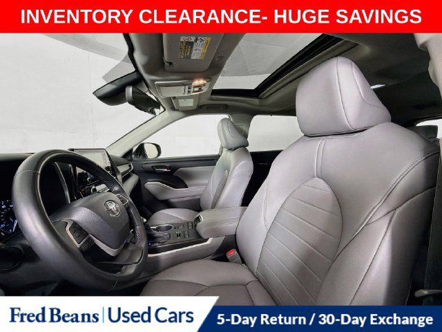 Used 2022 Toyota Highlander XLE AWD/4WD image 27