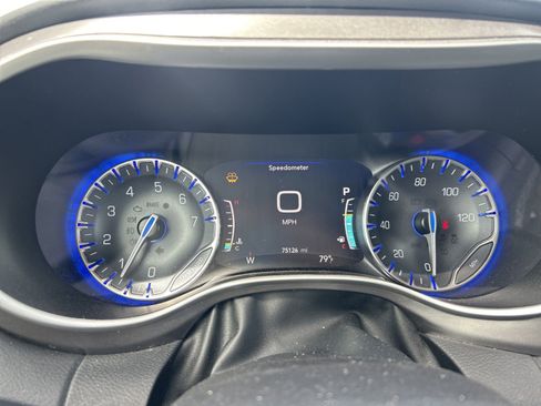 Used 2023 Chrysler Pacifica Touring-L FWD image 14