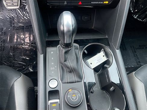 Used 2022 Volkswagen Atlas SEL Premium image 17