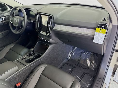 New 2026 Volvo XC40 B5 Core image 30