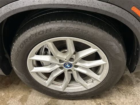 Used 2022 BMW X5 xDrive45e w/ Parking Assistance Package image 5