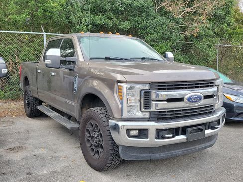 Used 2018 Ford F250 XLT w/ XLT Premium Package image 3