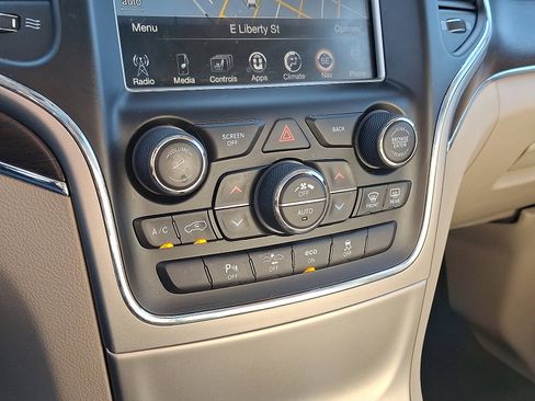 Used 2014 Jeep Grand Cherokee Limited w/ Luxury Group II image 18