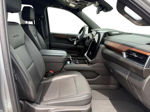 Certified 2025 GMC Yukon XL Denali AWD/4WD image 14