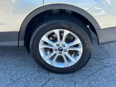 Used 2017 Ford Escape SE w/ Equipment Group 201A AWD/4WD image 7