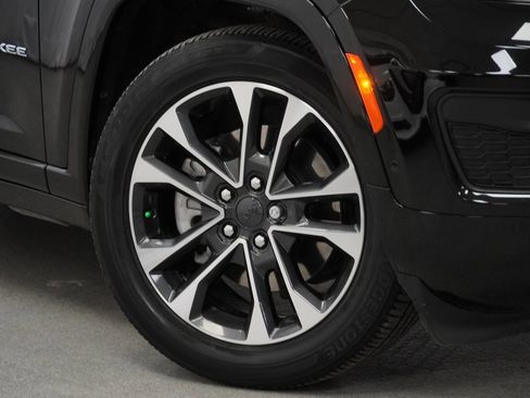 Certified 2023 Jeep Grand Cherokee Overland image 4