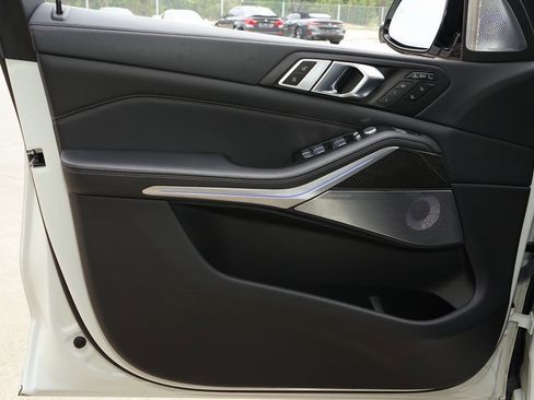 Used 2023 BMW X7 M60i image 26