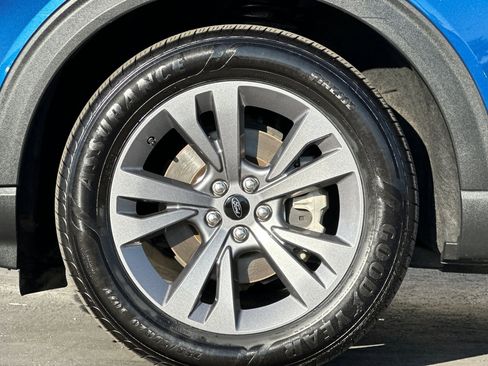 Certified 2022 Ford Explorer XLT w/ Equipment Group 202A image 27