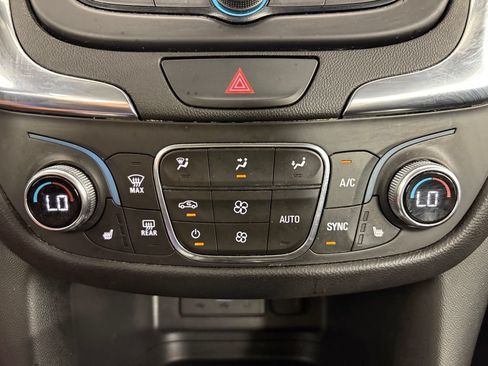 Used 2021 Chevrolet Equinox LT FWD image 24