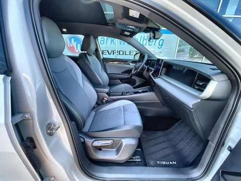 Used 2025 Volkswagen Tiguan SE R-Line AWD/4WD image 26