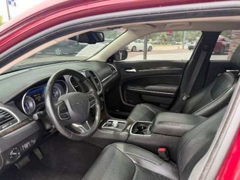 Used 2019 Chrysler 300 Limited AWD/4WD image 17