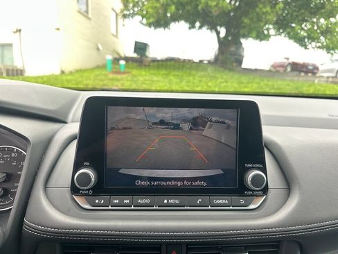 Used 2025 Nissan Rogue SV w/ SV Premium Package FWD image 31