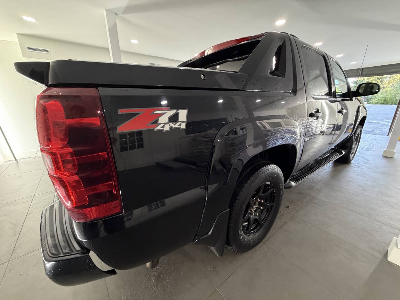 Used 2013 Chevrolet Avalanche LT w/ Suspension Package, Off-Road AWD/4WD image 13