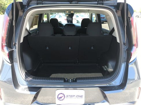 Used 2025 Kia Soul LX w/ LX Technology Package FWD image 29
