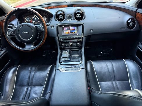 Used 2016 Jaguar XJ R-Sport image 12
