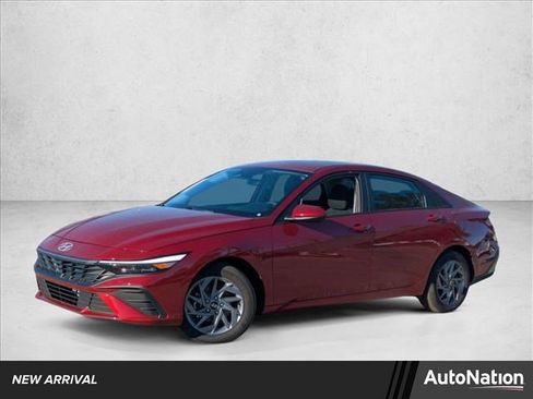 Used 2024 Hyundai Elantra SEL image 1