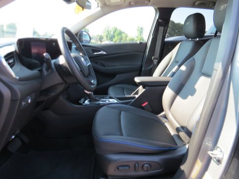 Used 2026 Buick Encore GX Sport Touring w/ Comfort Package FWD image 9