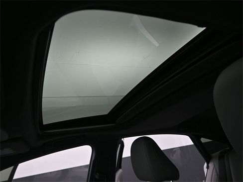 Used 2021 Toyota Avalon XLE image 7