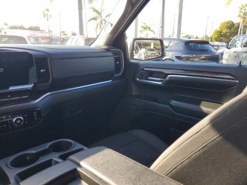 Used 2024 GMC Sierra 1500 SLE image 15