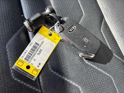 Used 2021 Kia Telluride SX w/ SX Prestige Package image 28