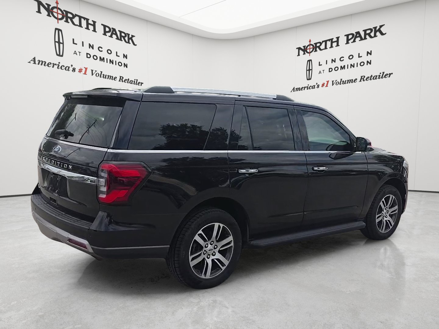 Used 2024 Ford Expedition Limited RWD image 5