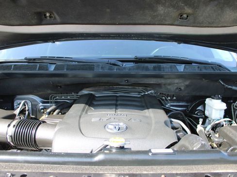 Used 2014 Toyota Tundra SR5 w/ SR5 Upgrade Package AWD/4WD image 30