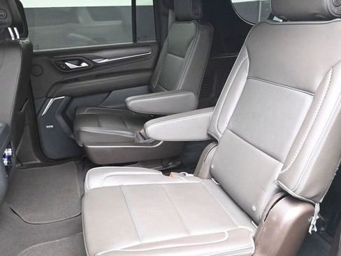 Used 2022 GMC Yukon XL Denali AWD/4WD image 17