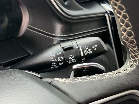 Used 2023 Jeep Grand Cherokee L Laredo image 16