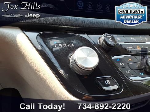 Used 2017 Chrysler Pacifica Touring-L FWD image 23