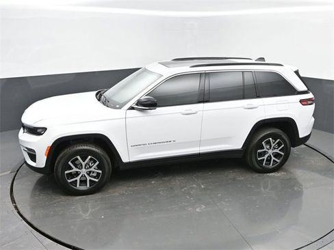New 2025 Jeep Grand Cherokee Limited w/ Luxury Tech Group II image 39
