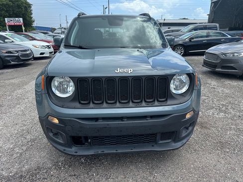 Used 2018 Jeep Renegade Latitude FWD image 2