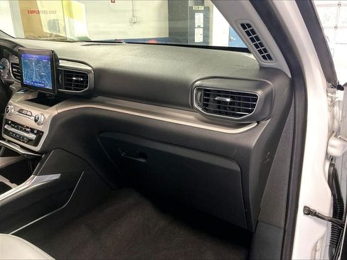 Used 2021 Ford Explorer XLT w/ Equipment Group 202A AWD/4WD image 13