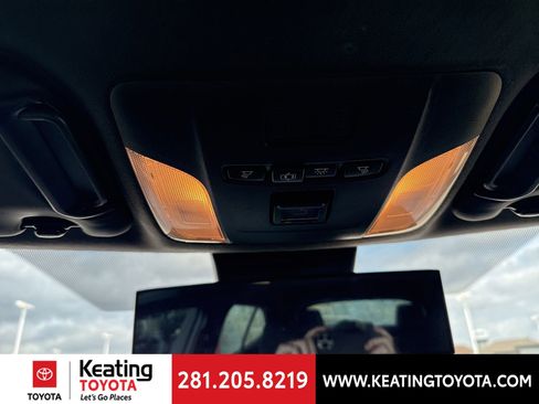 Used 2020 Toyota Corolla SE image 19