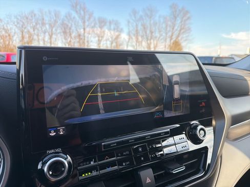 Used 2022 Toyota Highlander Limited image 32