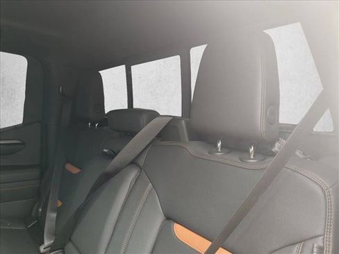 Used 2024 GMC Sierra 1500 AT4 w/ Technology Package AWD/4WD image 19