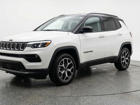 Used 2025 Jeep Compass Limited AWD/4WD image 3