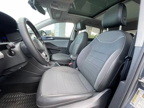 Used 2023 Volkswagen Taos SE w/ Panoramic Sunroof Package FWD image 12