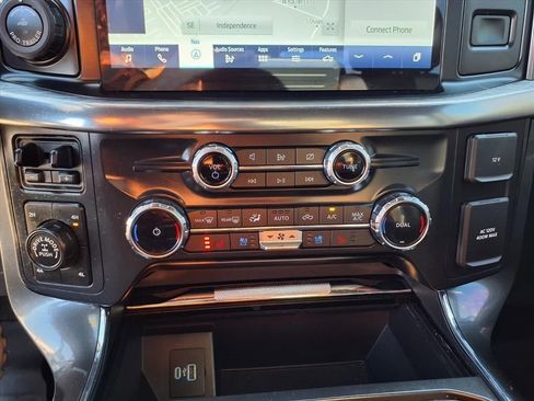 Used 2022 Ford F150 Lariat w/ Max Trailer Tow Package image 16