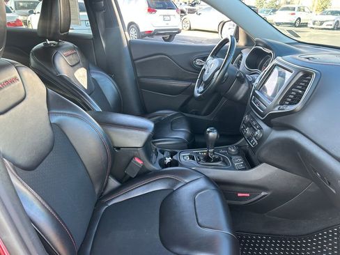 Used 2019 Jeep Cherokee Trailhawk w/ Cold Weather Group image 34