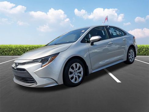 Used 2025 Toyota Corolla LE FWD image 10