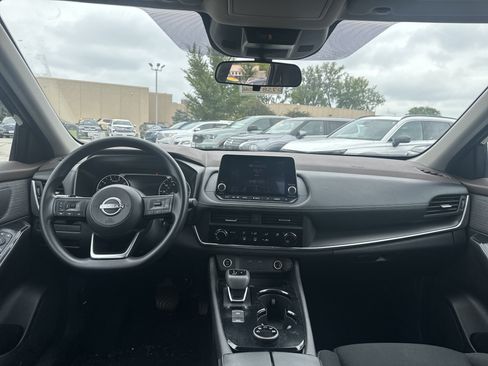 Used 2023 Nissan Rogue S AWD/4WD image 17