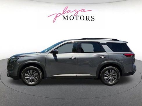 Used 2025 Nissan Pathfinder SV FWD image 10