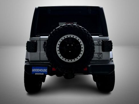 Used 2018 Jeep Wrangler Unlimited Sahara w/ Cold Weather Group AWD/4WD image 6