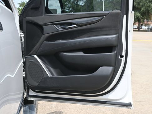 Used 2017 Cadillac Escalade Platinum RWD image 27