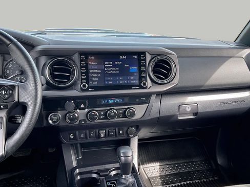 Used 2022 Toyota Tacoma TRD Sport w/ Technology Package AWD/4WD image 7