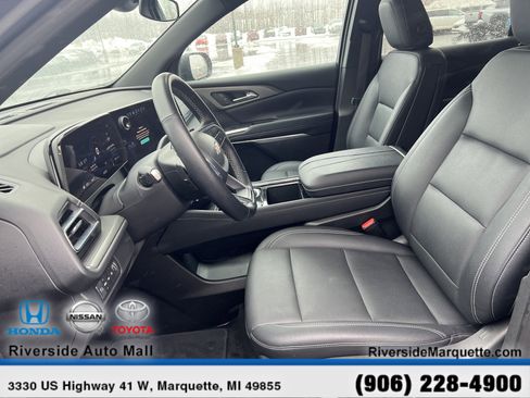 Used 2025 Chevrolet Traverse LT image 15