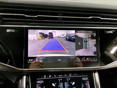 Used 2023 Audi Q8 Prestige image 27