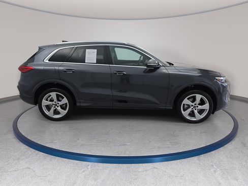 Used 2025 Audi Q5 Premium Plus w/ Premium Plus AWD/4WD image 4