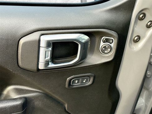 Used 2022 Jeep Gladiator Sport image 11